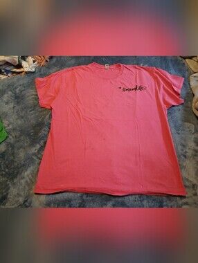 Gildan Pink #momlife Short-Sleeve Crewneck Tee